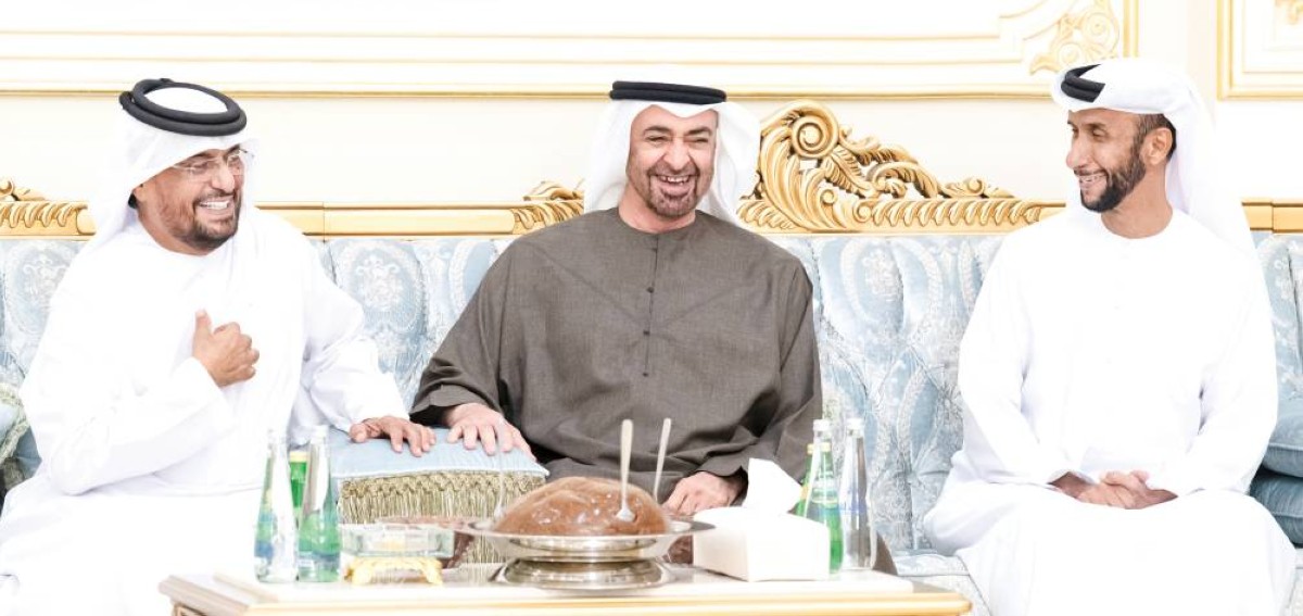 محمد بن زايد خلال زيارة سالم العامري بحضور سعيد العامري 