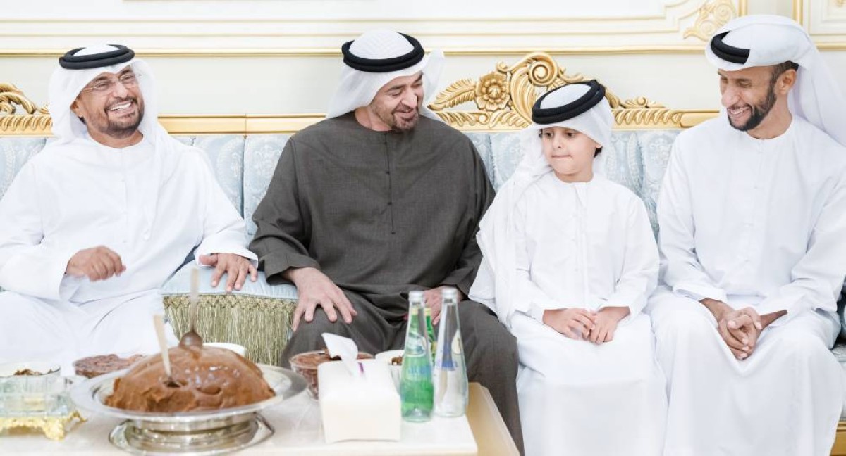  رئيس الدولة خلال زيارة سالم العامري بحضور سعيد العامري
