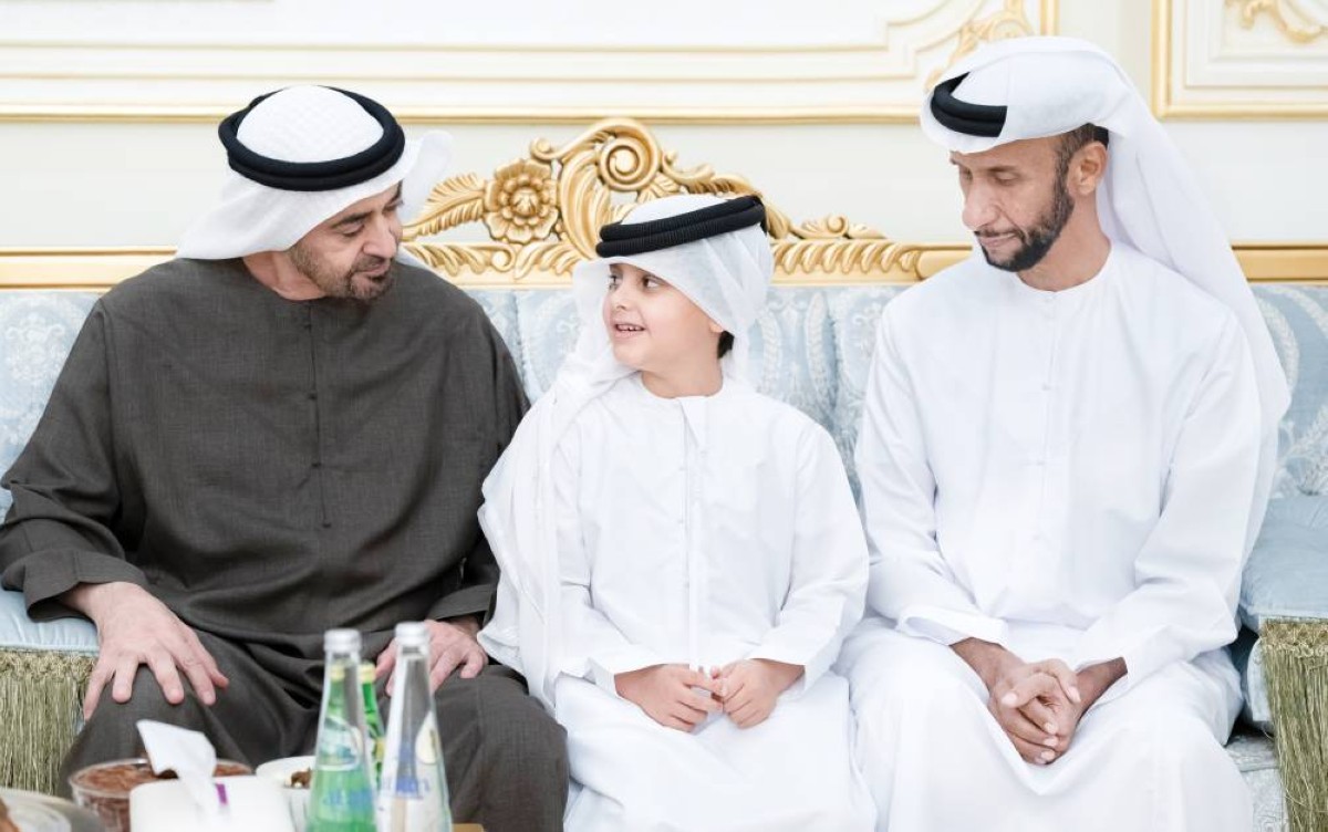 سموه خلال الزيارة بحضور سعيد العامري