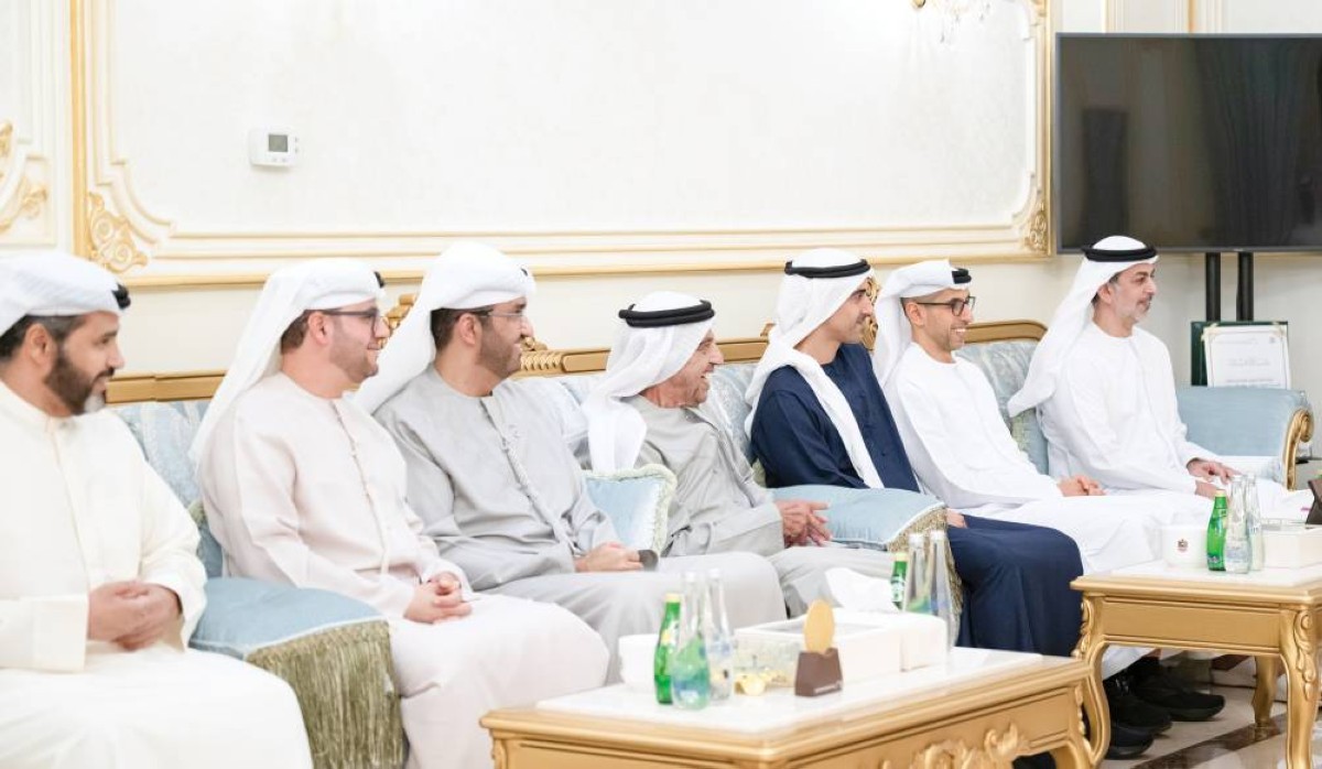  عمر وخالد بن زايد وحمدان بن محمد بن زايد وسلطان الجابر وأحمد المزروعي وعبدالله الهاشمي وعدد من الحضور