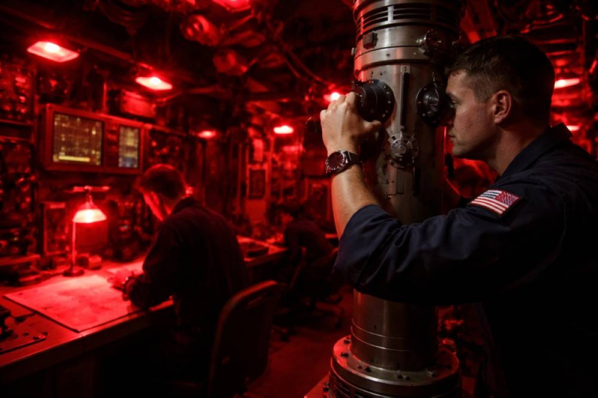 لماذا تعتمد الغواصات العسكرية على الإضاءة الحمراء فقط؟