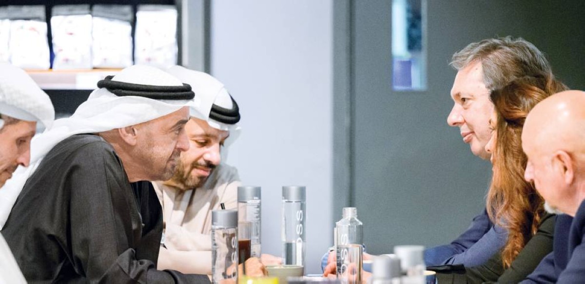  محمد بن زايد وألكسندر فوتشيتش خلال اللقاء بحضور فيصل البناي وخلدون المبارك 