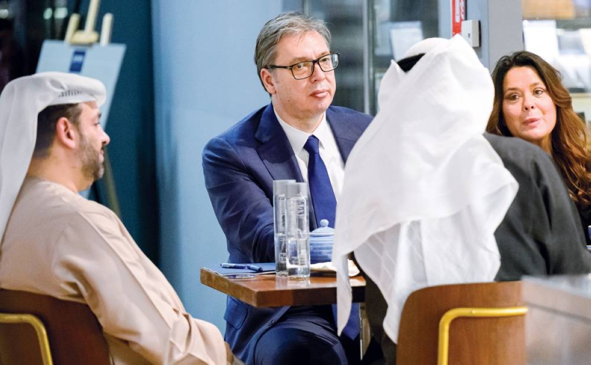  رئيس الدولة والرئيس الصربي خلال اللقاء بحضور فيصل البناي 