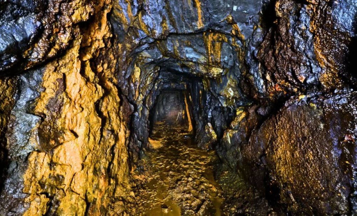 الأعلى تركيزاً في العالم.. منجم ذهب عملاق يغيّر قواعد التعدين