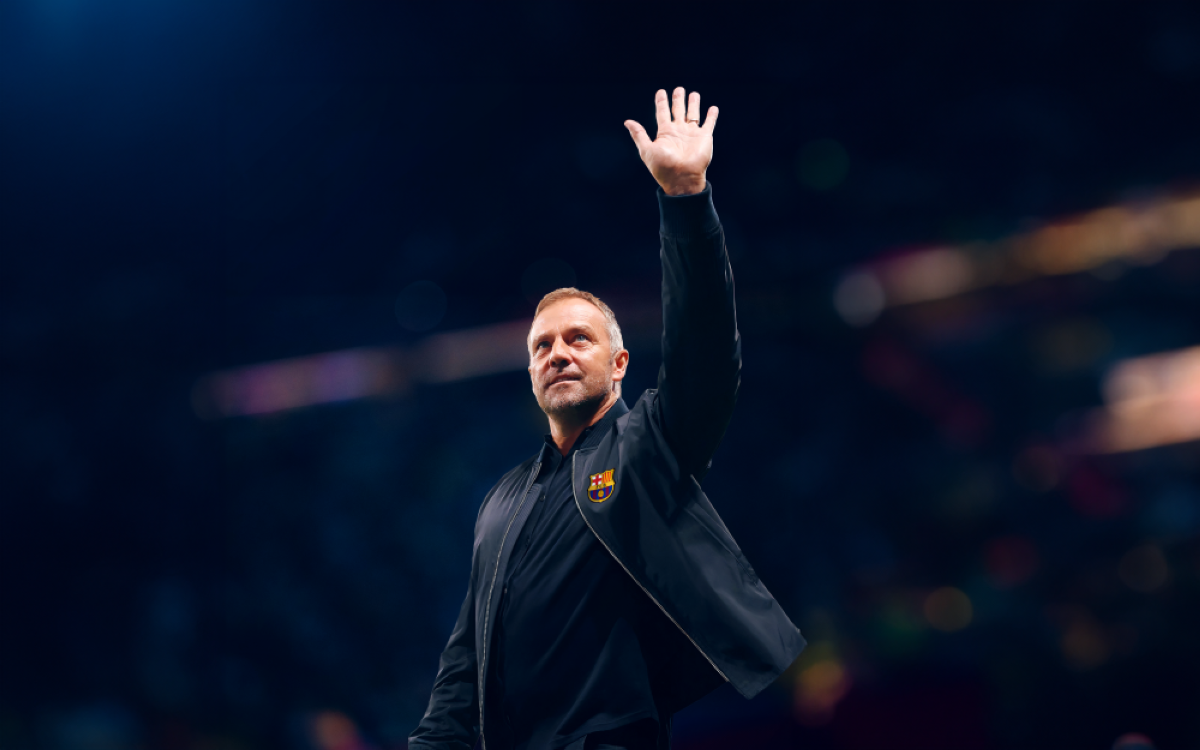 تألق برشلونة يمنح فليك أفضل مدرب في مارس