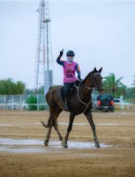 الفارسة سارة