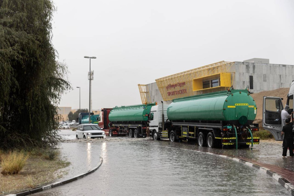 بلدية دبي: استجابة سريعة من الفرق الميدانية لحالات الطوارئ ومعالجة بلاغات تجمعات المياه