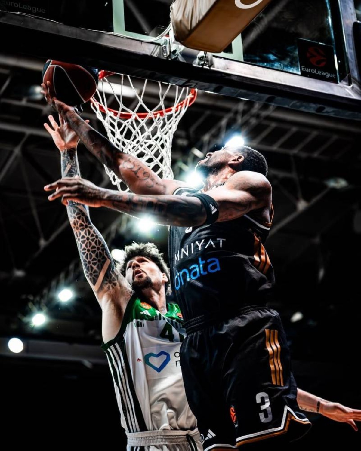 دبي للسلة يخسر بصعوبة أمام باناثينايكوس في «اليوروليغ»