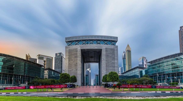 صناديق التحوط العالمية تختار دبي وأبوظبي