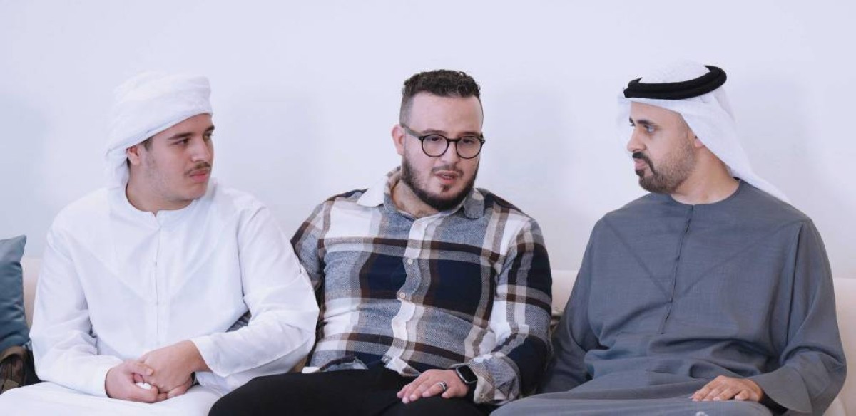 ذياب بن محمد بن زايد خلال تقديم واجب العزاء