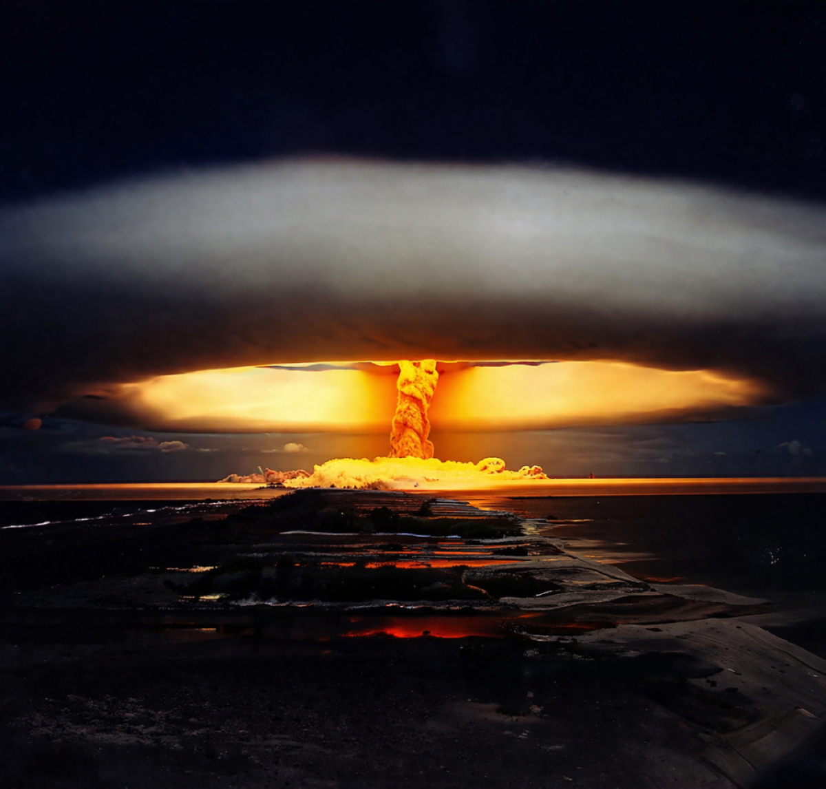 من السيف إلى النووي.. أخطر الأسلحة التي غيّرت وجه التاريخ