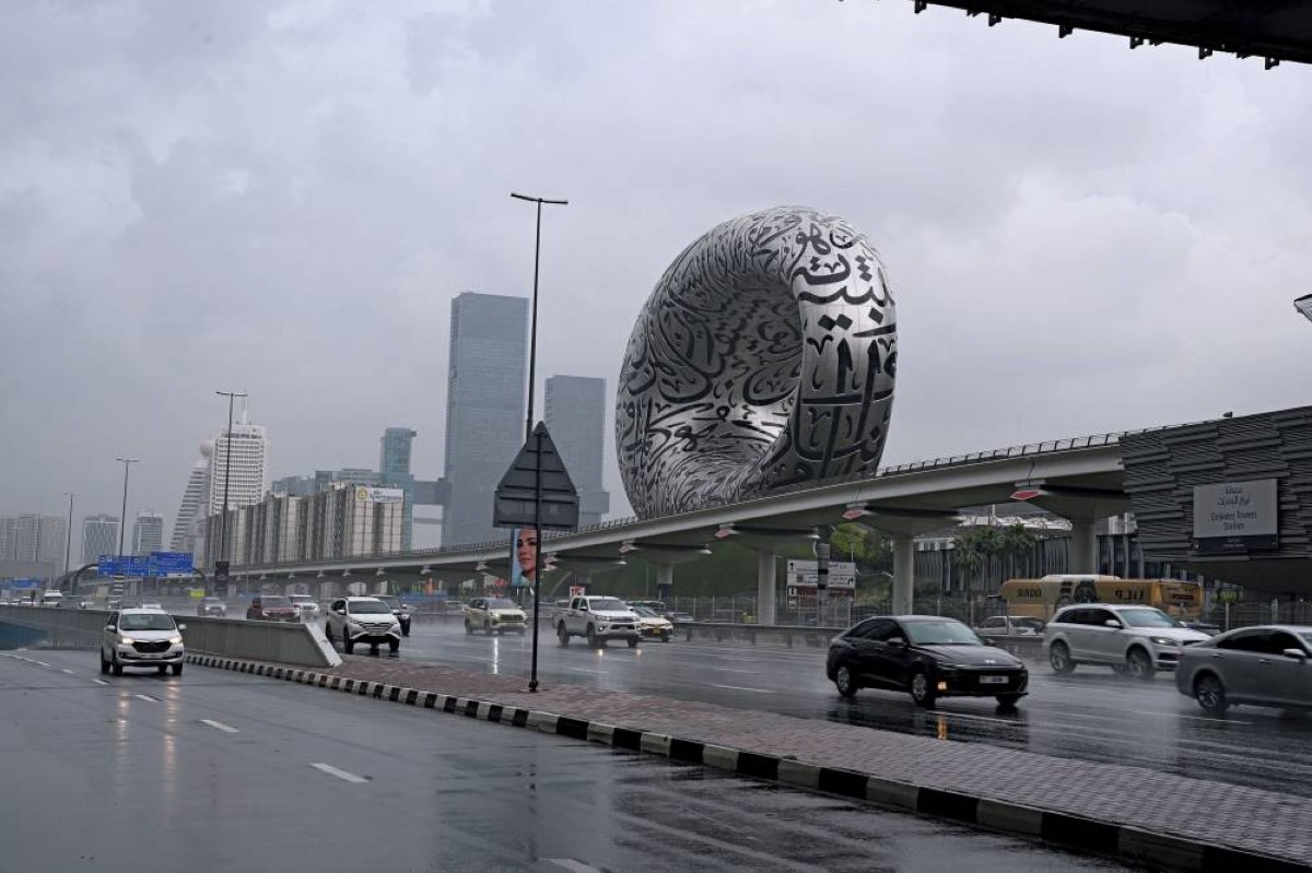 حركة مرور طبيعية في شوارع دبي 
