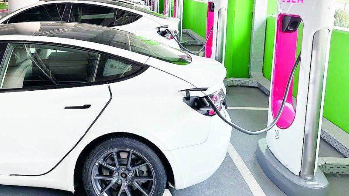 عيون الأوروبيين على السيارات الكهربائية مع ارتفاع الوقود