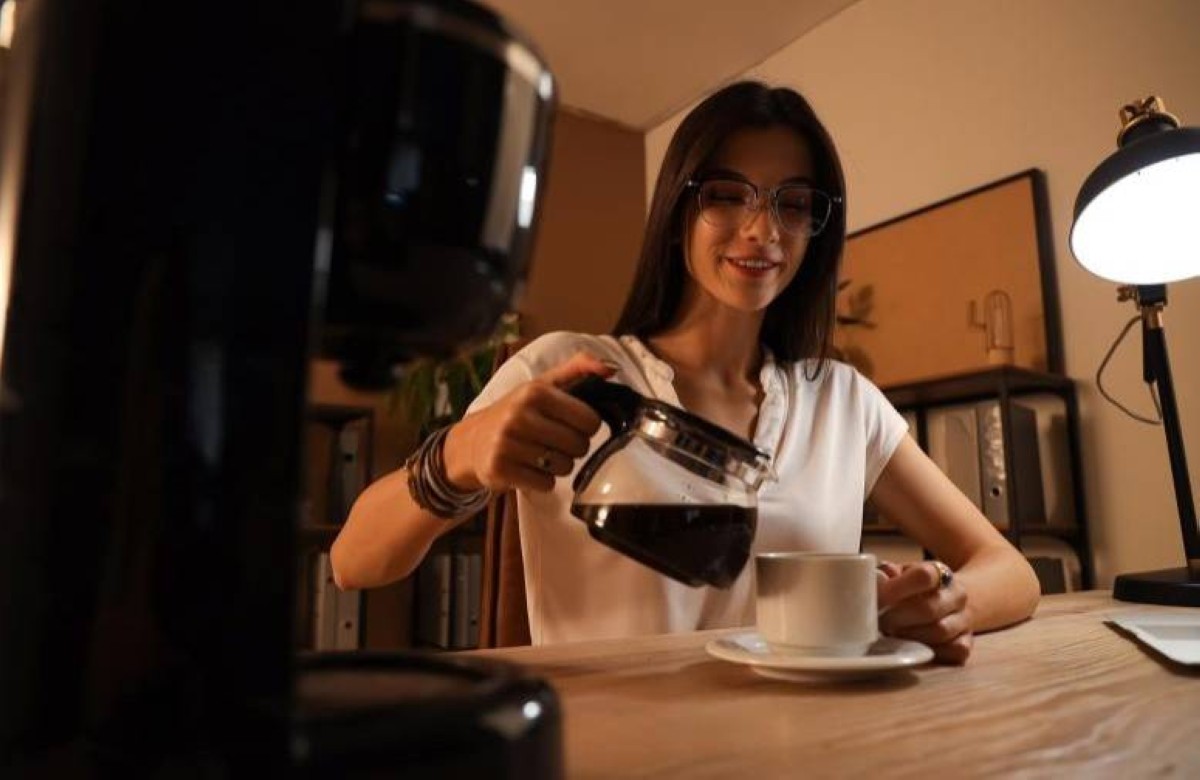 دراسة جديدة تكشف عن تأثير مفاجئ لشرب القهوة ليلاً