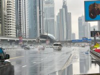 "الأرصاد": الإمارات تشهد هطول أمطار غزيرة على عدد من مناطق الدولة