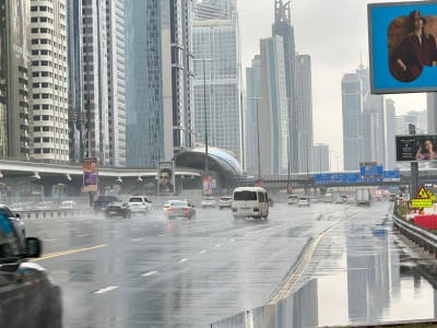 "الأرصاد": الإمارات تشهد هطول أمطار غزيرة على عدد من مناطق الدولة