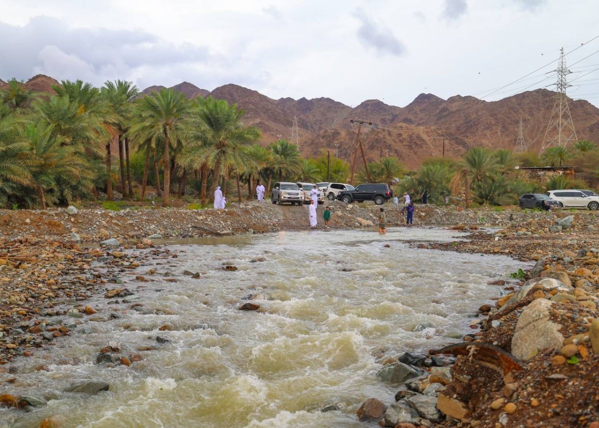 الأمطار أدت لجريان الأودية في عدد من مناطق الدولة |