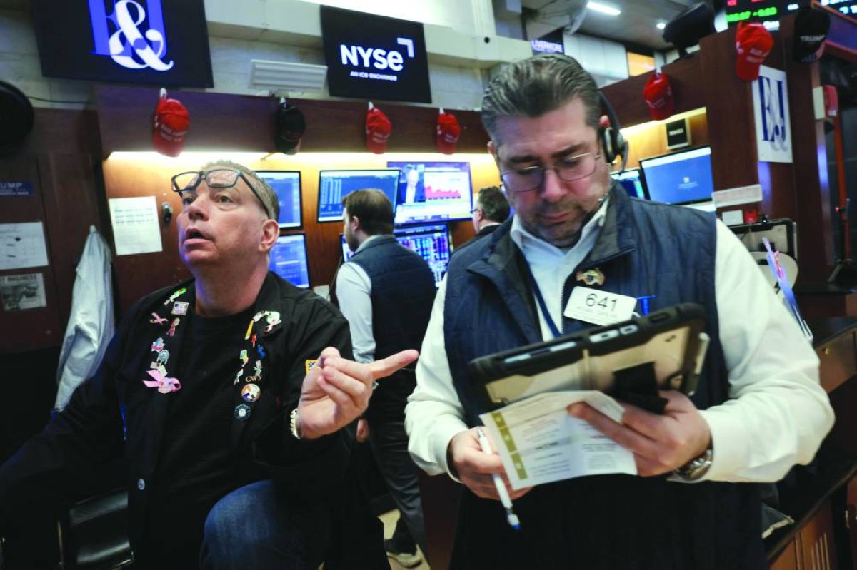 الأسواق العالمية تتقلب والقلق لا يغادر الشاشات