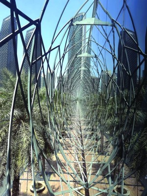 «المدينة في تفاصيلها: الماضي والمستقبل» صور تروي قصص عمران دبي وجمالياته