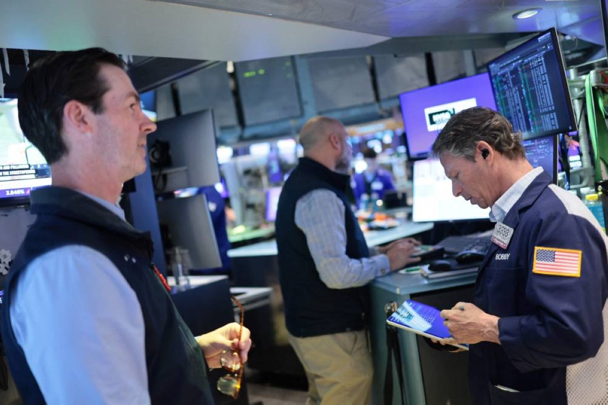 «وول ستريت» و«الأوروبية» ترتفع مع مساعي إنهاء الحرب