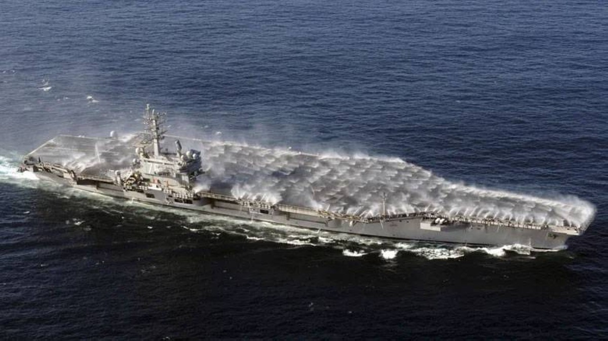 سطح الموت المتحرك.. عندما تتحول حاملة الطائرات إلى فخ قاتل