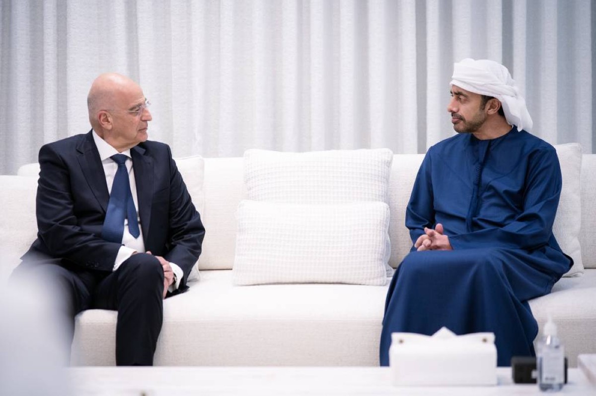 عبدالله بن زايد ووزير الدفاع اليوناني يبحثان العلاقات الاستراتيجية والتطورات في المنطقة