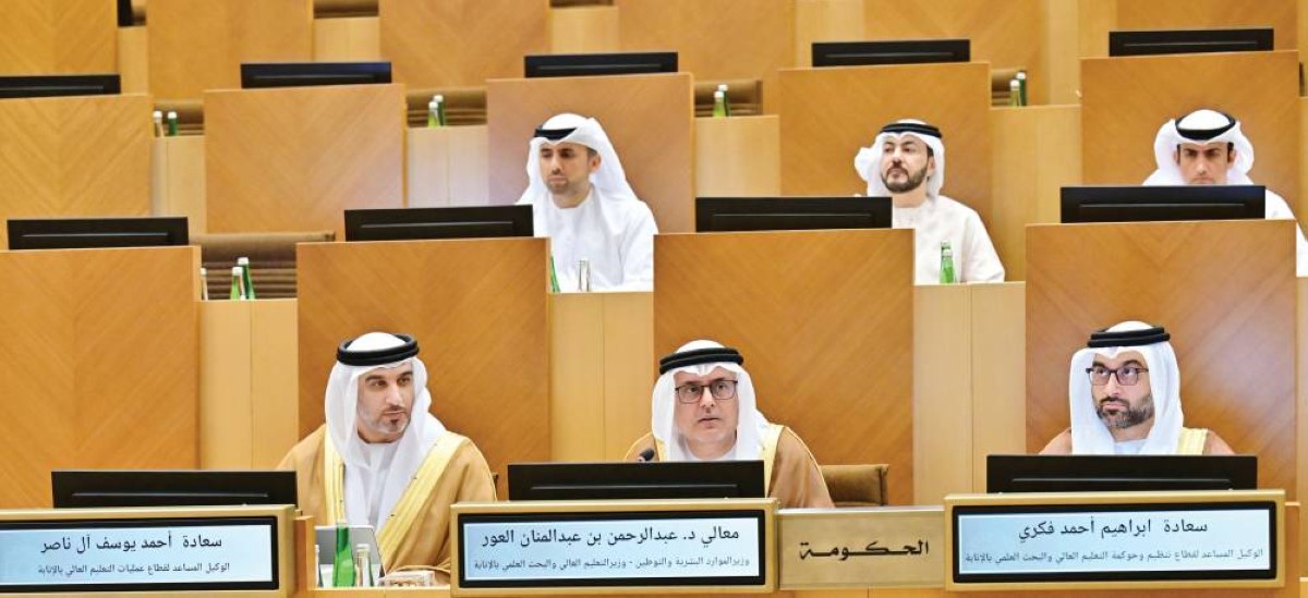  عبدالرحمن العور وجانب من حضور الجلسة 