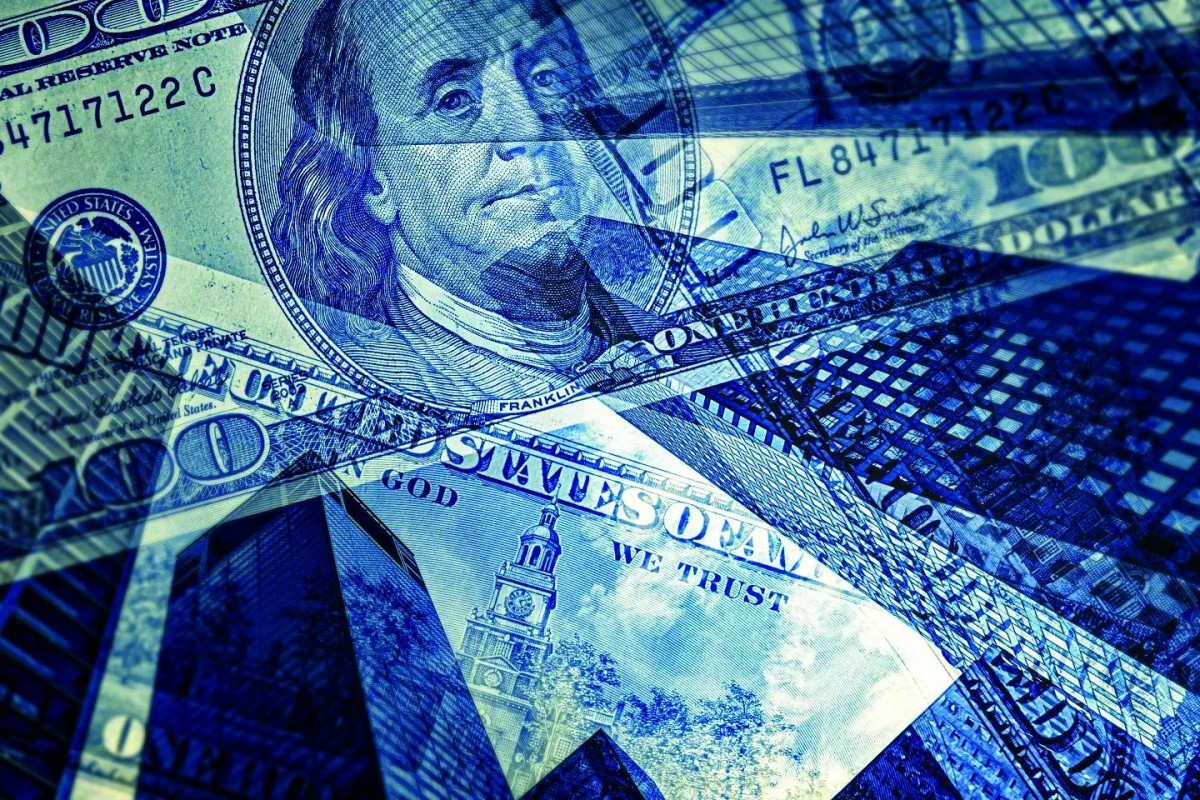 لماذا يواصل الدولار الأمريكي أداءه الباهت المخيب للآمال؟