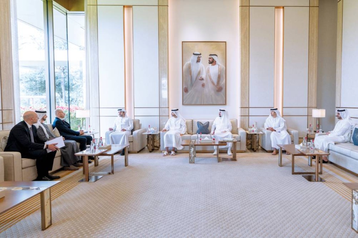 مكتوم بن محمد خلال لقاء كريستيان بروش بحضور محمد الحسيني وسعيد الطاير وهلال المري 
