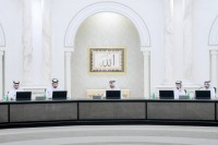 عبدالله بن سالم مترئساً الاجتماع بحضور سلطان بن أحمد