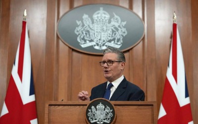 ستارمر يدافع عن الناتو ويحشد 35 دولة لتأمين "هرمز"