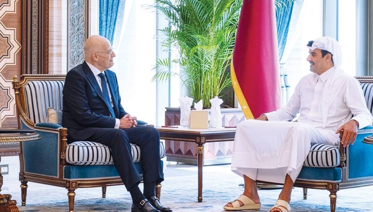أمير قطر يبحث مع وزير الدفاع اليوناني التصعيد وتداعياته