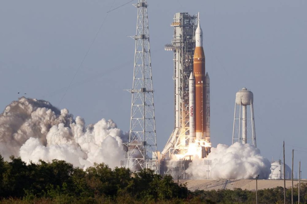 إطلاق أول مهمة مأهولة إلى القمر منذ أكثر من 50 عاماً