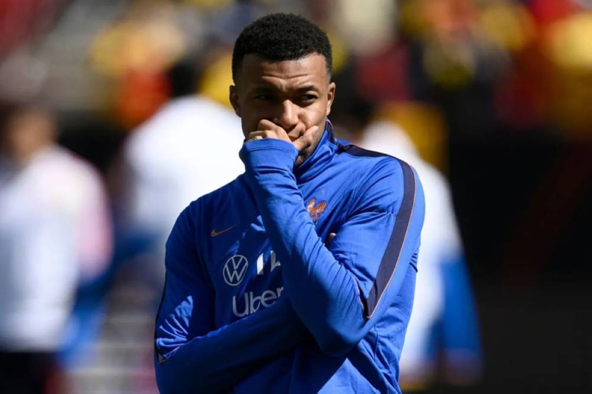 مبابي وفرنسا يصطدمان بأسطورة اللعنات