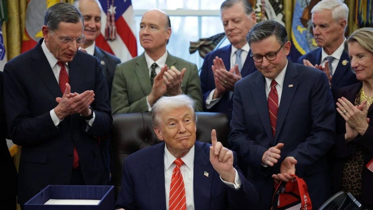 عطلات فاخرة ورواتب مقطوعة.. هل ينهي "إنذار" ترامب أطول شلل للأمن الداخلي الأمريكي؟