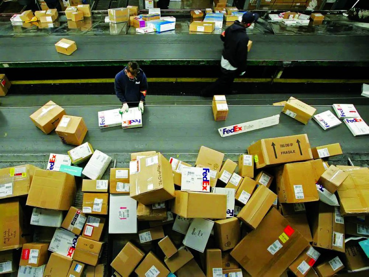 صناعة «ورق الكرتون» جرس إنذار لركود اقتصادي في أمريكا