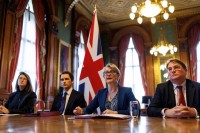 40 دولة تدعو الى إعادة فتح مضيق هرمز بشكل فوري وغير مشروط