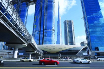 الإمارات تتحدى التباطؤ العالمي.. التوظيف ينمو بثبات