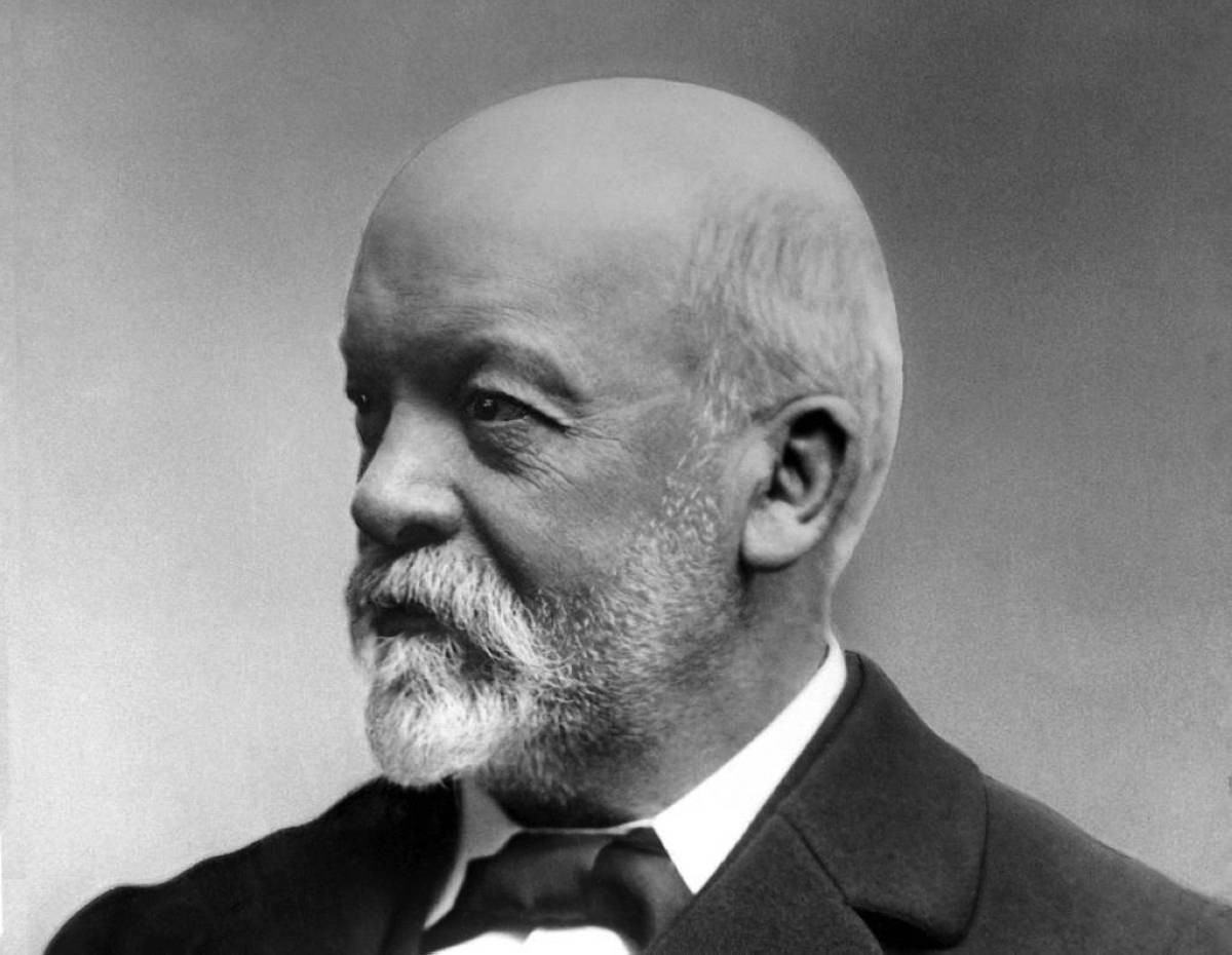 1885-  منح غوتليب دايملر براءة اختراع ألمانية لتصميم محرك سيارته.