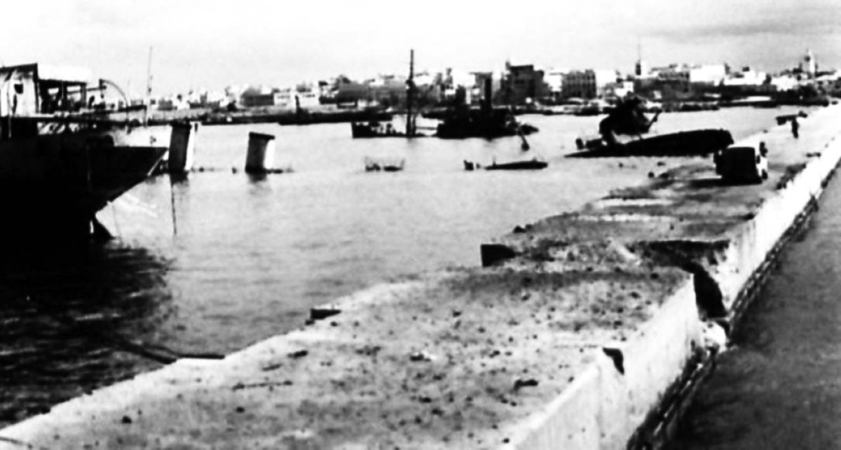 1941-  جلاء القوات البريطانية عن ميناء بنغازي في ليبيا خلال الحرب العالمية الثانية.