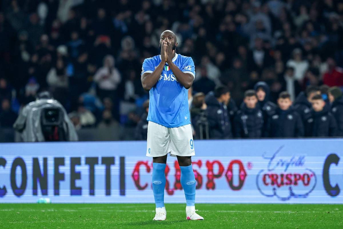 أزمة لوكاكو تضرب نابولي قبل مواجهة ميلان