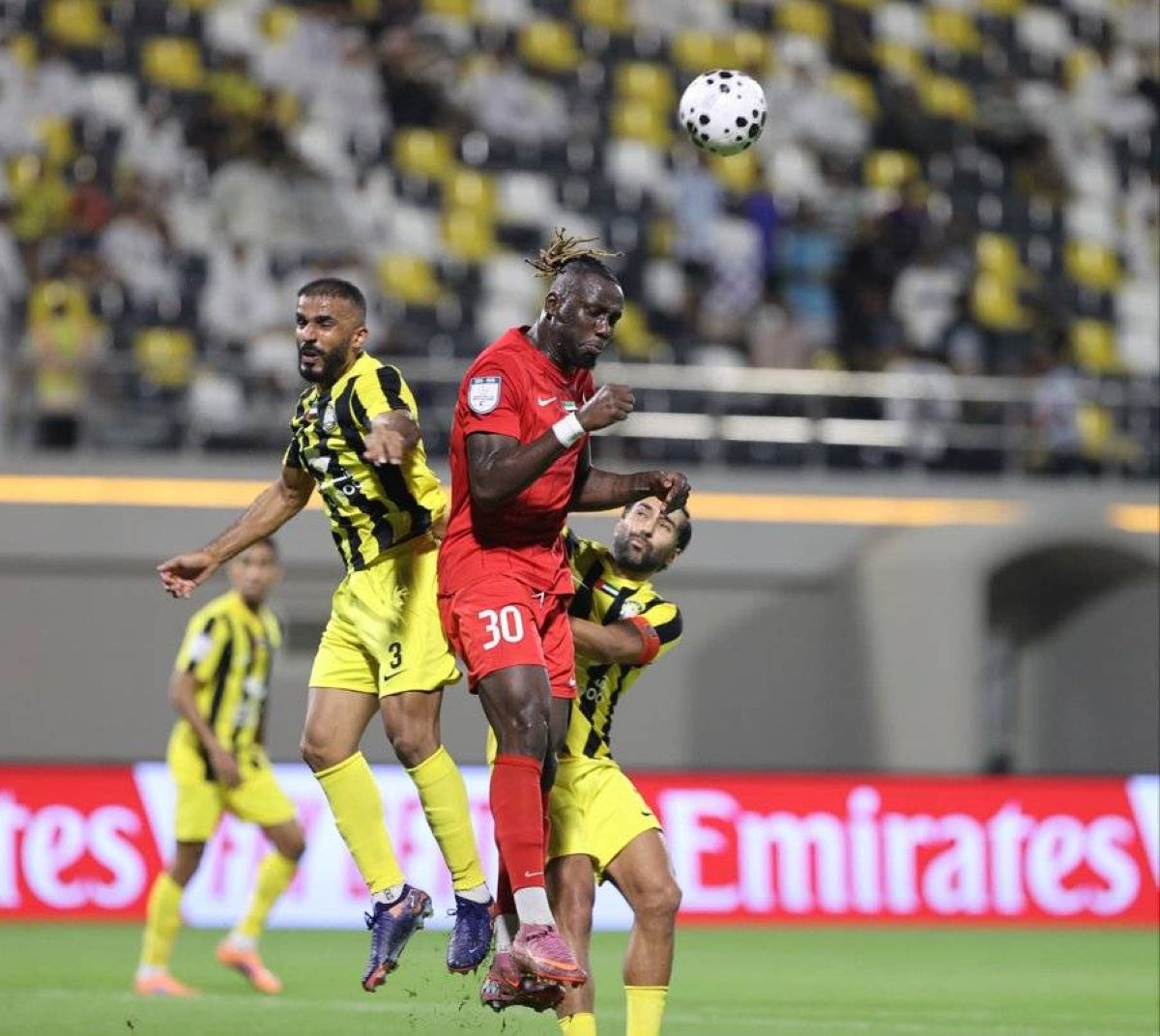 البطائح يصطدم بكلباء في معركة الهروب من الهبوط