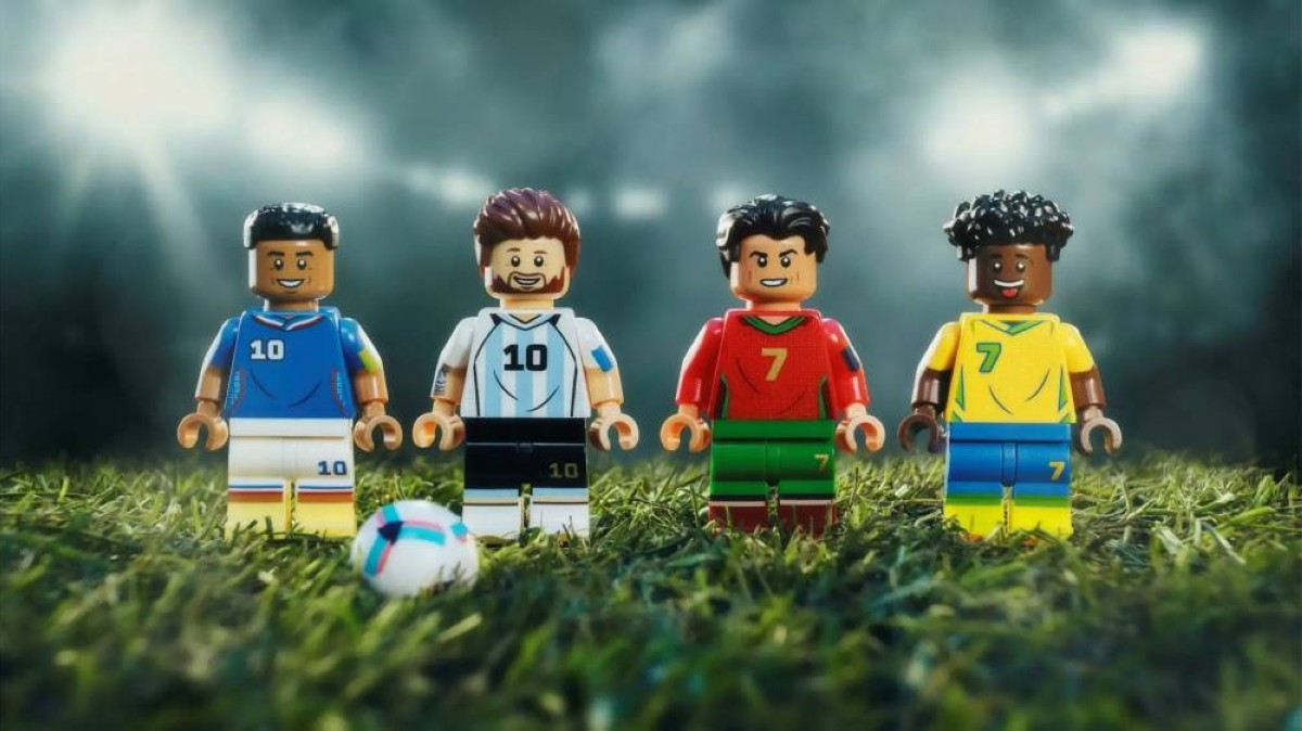 ليس ميسي أو رونالدو.. إعلان لعبة كأس العالم يكشف عن بطل آخر