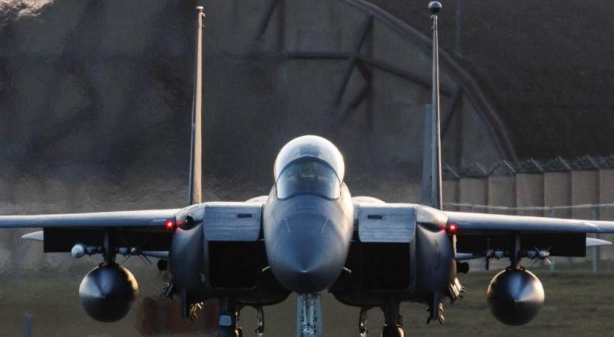 مسؤول أمريكي: سقوط طائرة مقاتلة أمريكية في إيران والبحث جارٍ عن طاقمها