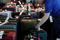 أسعار الوقود تضغط على المسافرين.. شركة طيران تزيد رسوم الحقائب