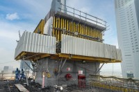 مبنى مواقف متطور لـ «برج عزيزي» يضم 14 طابقاً