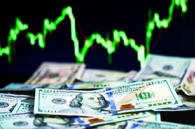 ما الذي يحدث مع ديون الدولار من جانب الكثير من الحكومات في العالم؟