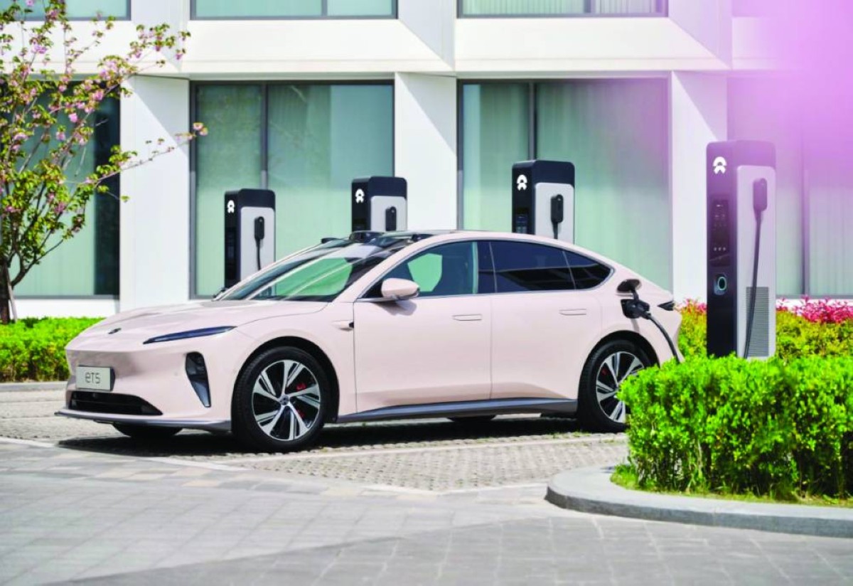 الإمارات تسرّع تبنّي المركبات الكهربائية