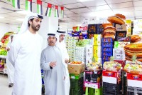 عبدالله بن طوق خلال الجولة التفقدية في مدينة العين