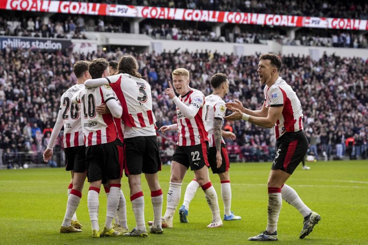 آيندهوفن يتوج بطلاً للدوري الهولندي للمرة الـ27